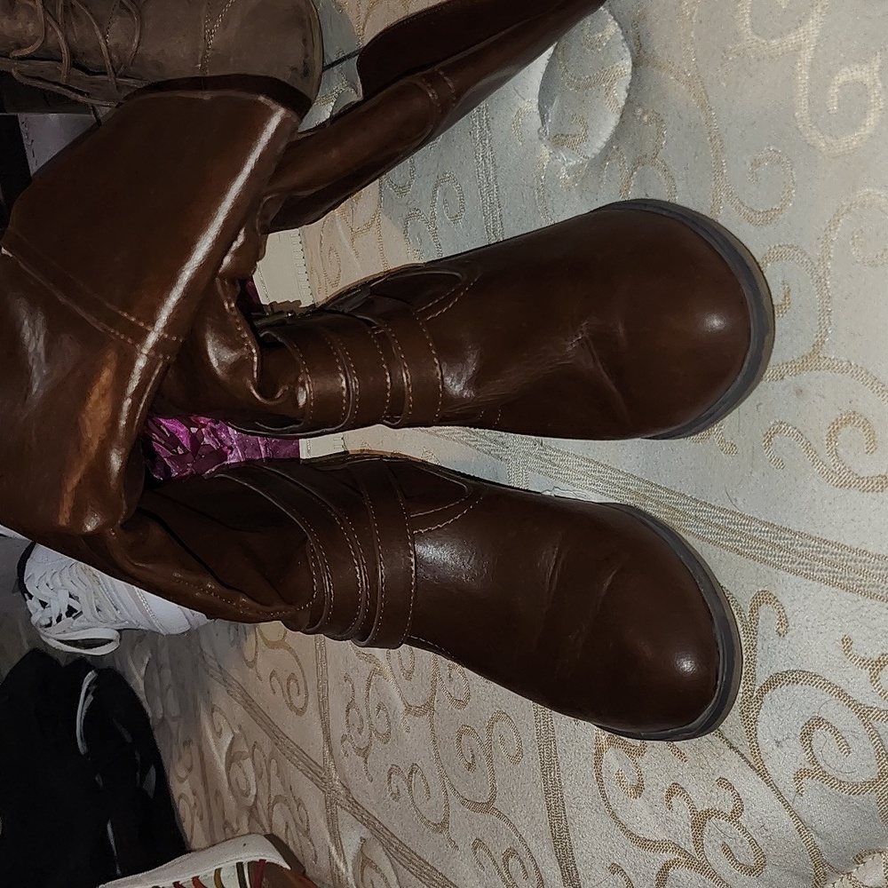 BROWN BOOTS
